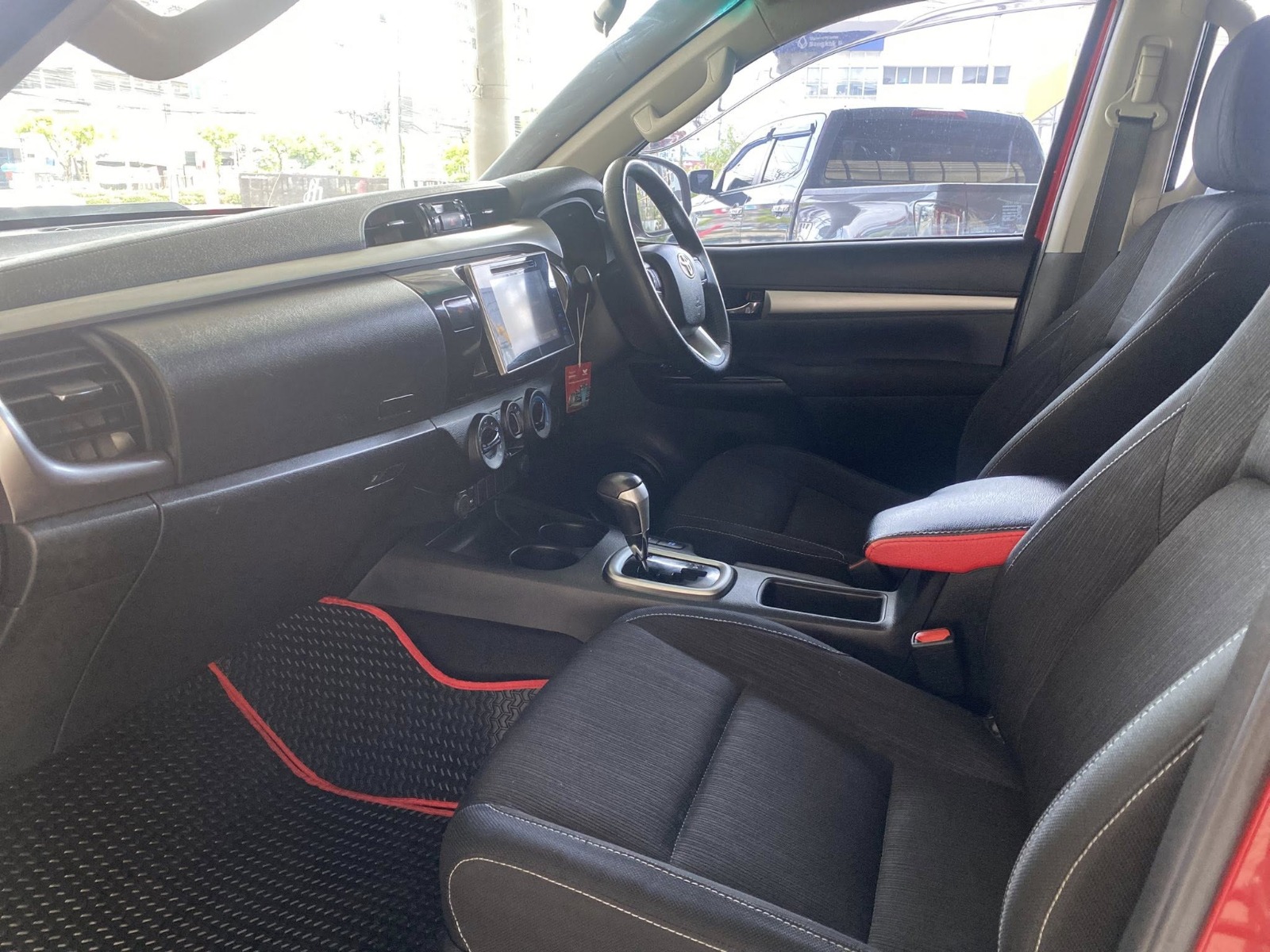 Car image 15